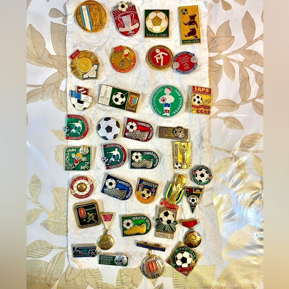 Set Of 35 VTG Soviet-era pins badges Dynamo Kyiv football clubs USSR SOCCER